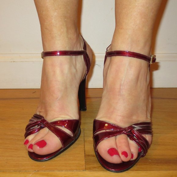 LAST CHANCE Vintage Made in ITALY Scarlet Red Quarter Strap High Heel Sandals - Picture 1 of 9
